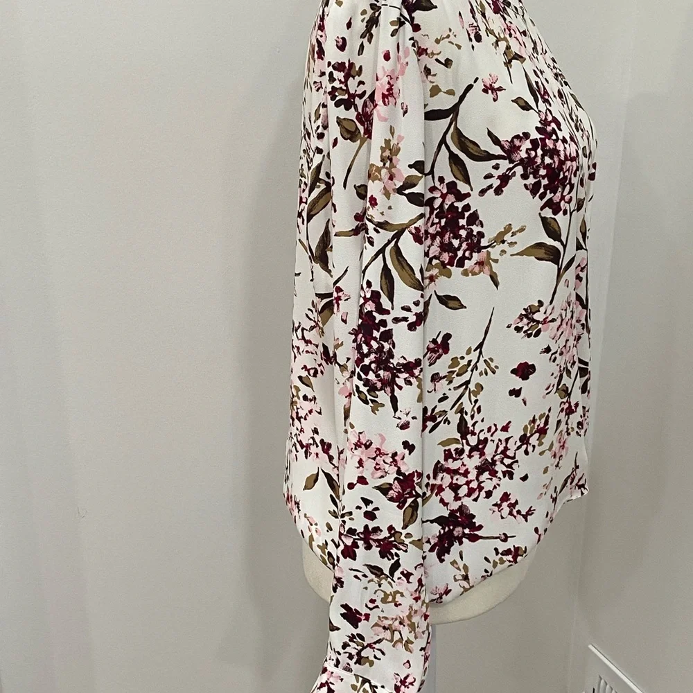 White House Black Market Floral Blouse - Picture 5 of 6